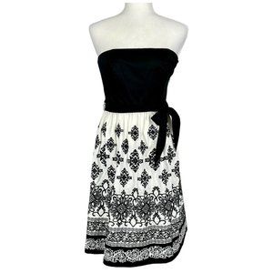 White House Black Market Strapless Dress Embroidered Medallion Print WHBM size 4